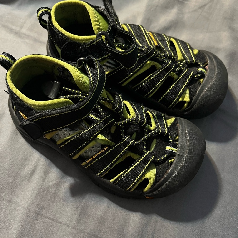Keen Kids Black and green Sandals
